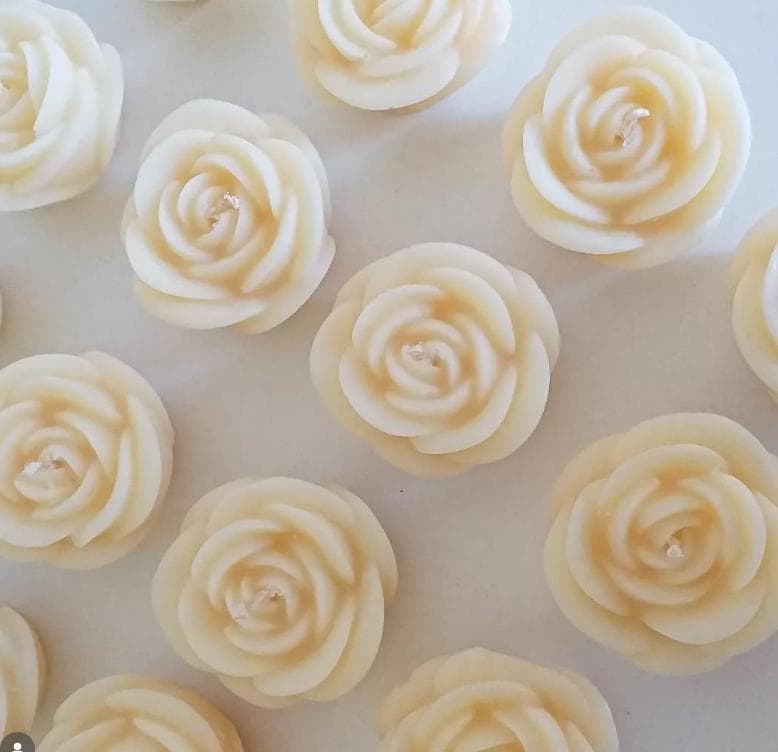 Gift Box Eid Ramadan Hamper basket i White Ribbed Trinklet, mosque candle and flower Oud  Musk Eid  candles made from soy wax  Islamic Vegan